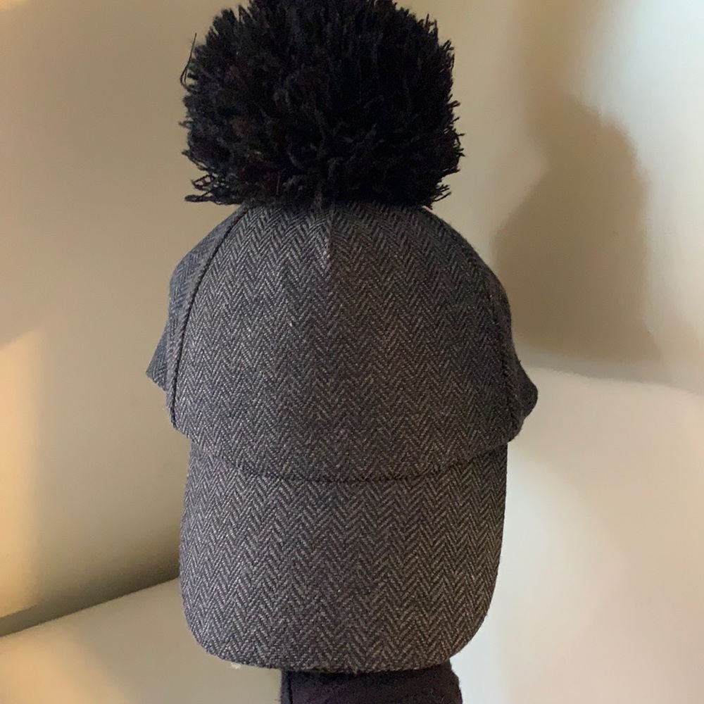 BP cap with pompom